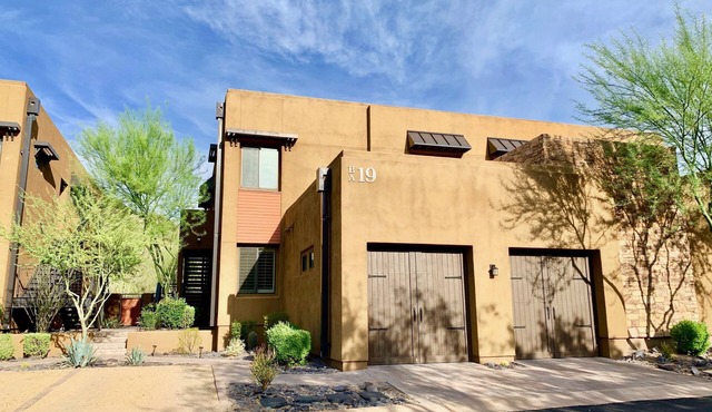 Newly furnished modern condo with incredible mountain views and sky pool!