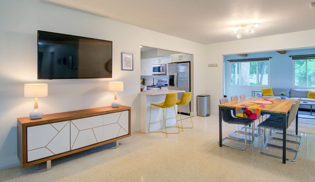 Next to Ed Smith Stadium, Close to Beaches & City