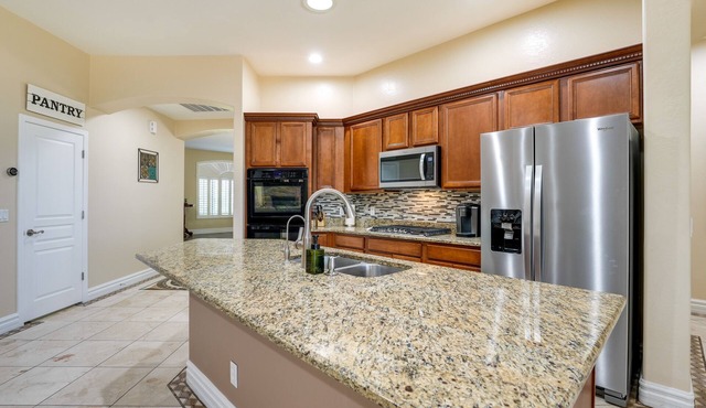 North Phoenix Single-Level Retreat: Work & Relax!