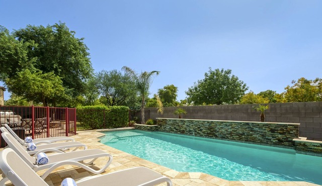 Northview Manor - 6BR near Stadium, Pool & Theatre