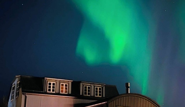 Oceanfront Family Home. Walk to Downtown Reykjavík. Solar Eclipse 2026