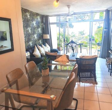 OceanFront- Resort Living Opposite Beach- Stunning