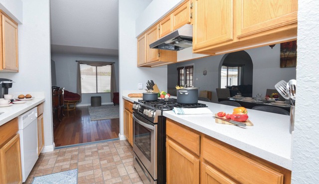 OCO-Heated pool for additional fee and spacious 4br home for your comfort.