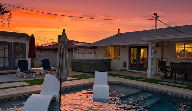 Old Town VACATION Living! Heated Pool, Spa, Garden Bonus Rm + near Golf & Lake