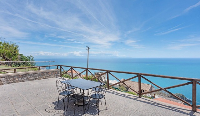 Olimpo Holiday Home with Sea and Mountain Views