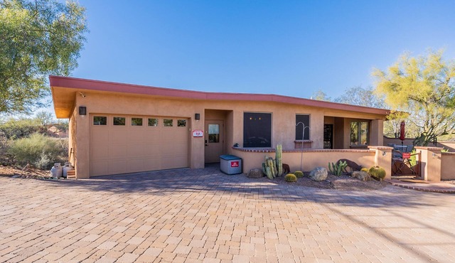 ORO VALLEY-NW TUCSON GUEST HOME - OVER 1200 SQ FT! GATED PROPERTY.