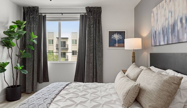 Outdoor Games Heated Pool Close to Golf & Shops
