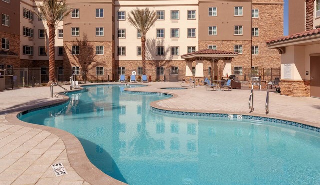 Outdoor Pool, Hot Tub. Free Breakfast Buffet Included!