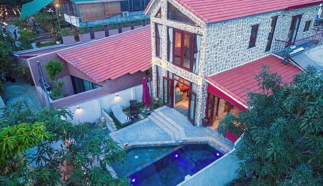 Outstanding 3BR villa at 50 m away from the white-sand of Hoi An beach.