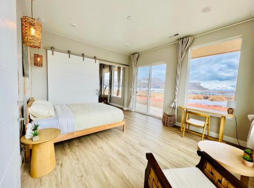 Page Arizona border town- Tranquil Zen Retreat with Amazing Mesa Views