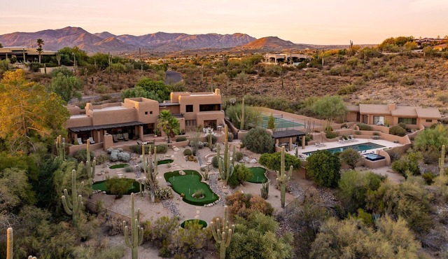 Panoramic Desert & Mountain Views by The Boulders!