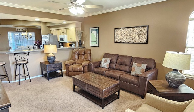 Paradise Quarters Walk-in Suite at the Legacy at Thousand Hills! Great Rates!