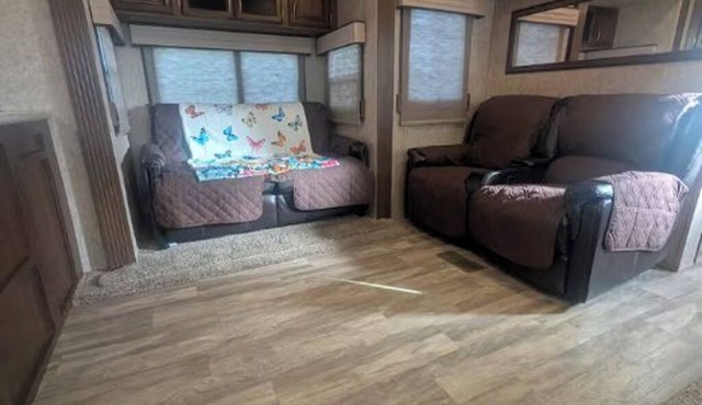 Peaceful 1-bedroom recreational vehicle with AC in Tucson-RV Home experience