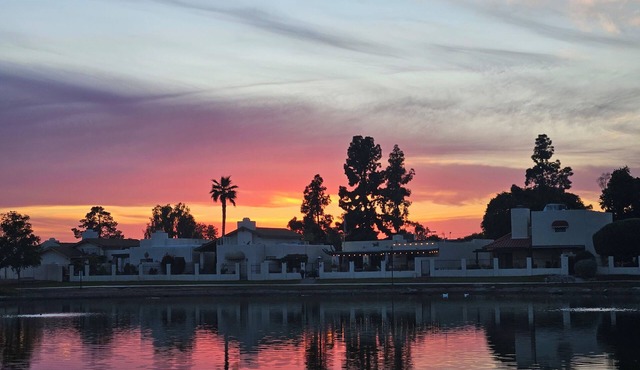 Peaceful 2-bedroom condo - private lake, spa, pool, and pickleball!