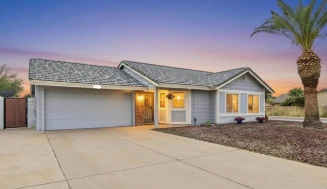 Peaceful 3-bedroom house with a pool in the heart of pleasant Peoria