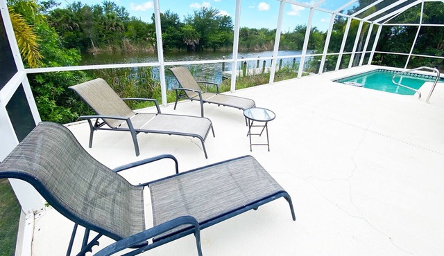Peaceful 4/2 pool home on canal w/gulf access--10 min to beach!