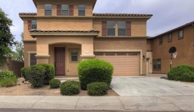 Peaceful 5-bedroom house with AC in charming Glendale
