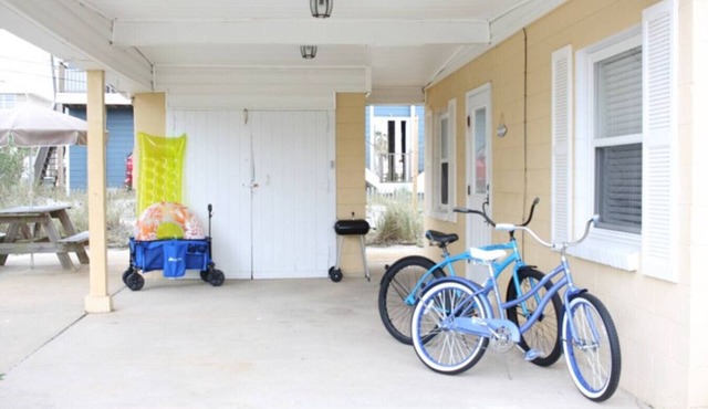 Pensacola Beach Cottage- Bikes included, Easy Beach Access!