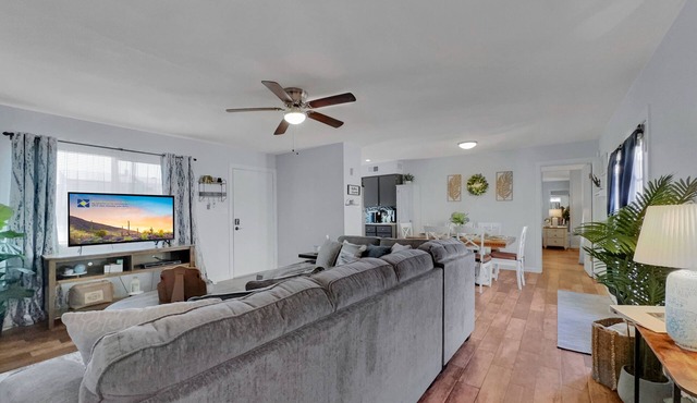 Perfect 3/2 Patio Home! Pool Close! Private Courtyard!