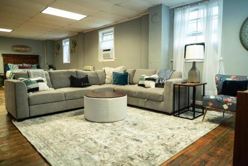 Perfect in Pilot Mtn-Unit 1 Walk to Downtown!