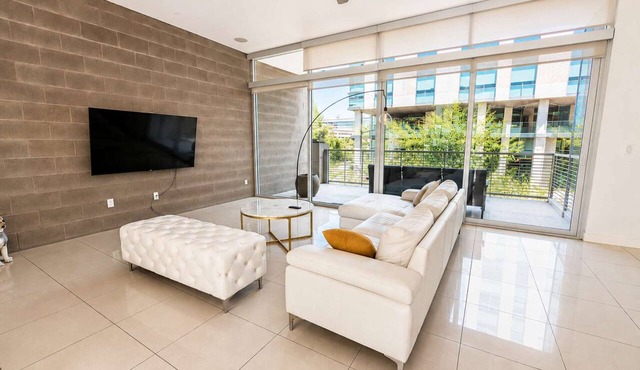 Perfectly set 2-bedroom apartment with Pool!