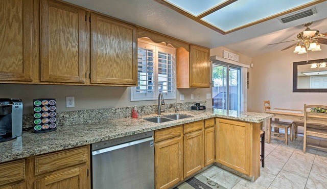 Pet-friendly House w/Yard ~ 2 Mi to Lake Havasu!