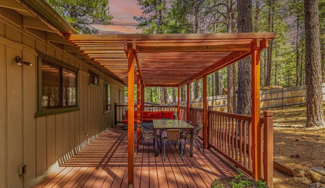 Pet Friendly Retreat in the Pines! Minutes from Downtown Flagstaff