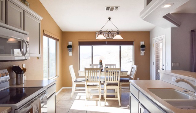 Pool home/Cozy getaway in Lake Havasu