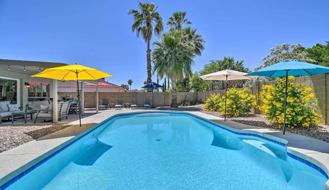 Pool & Putting Green: Scottsdale Family Escape