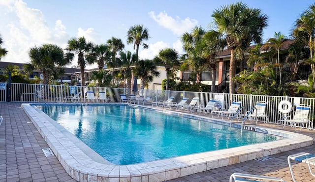 Poolside 2BR – Boca to Manasota in Minutes