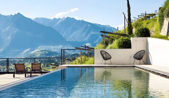 Pratenberg Apartment 'Bordeaux Penthouse' with Mountain View, Sauna & Rooftop Saltwater Pool