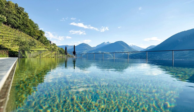 Pratenberg Apartment: Farmhouse Charm with Mountain View, Sauna & Rooftop Saltwater Pool
