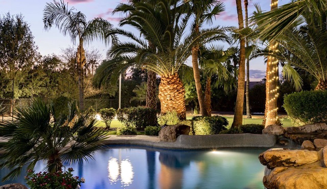 Preston by AvantStay | 6BR Desert Oasis w/ Basketball Court, Pool & Hot Tub