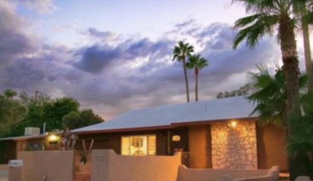 Private bath close to UofA separate entrance newly and beautifully remodeled.