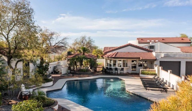 Private Desert Compound w/pickle-ball, heated