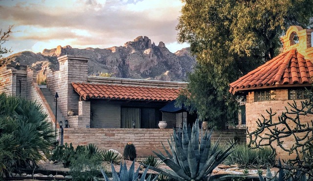 Private Guest Wing in the heart of the Catalina Foothills w/Rooftop Patio