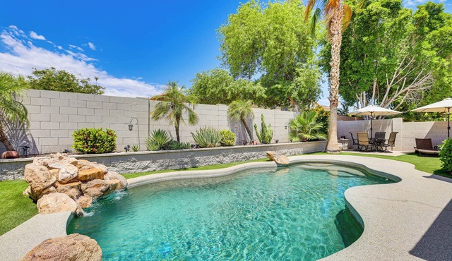 Private Pool & Patio: Home in Surprise!