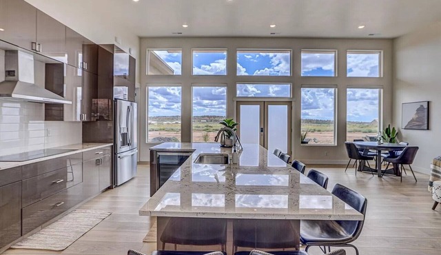 Private pool w/slide, hot tub, and firepit! Near National Parks!