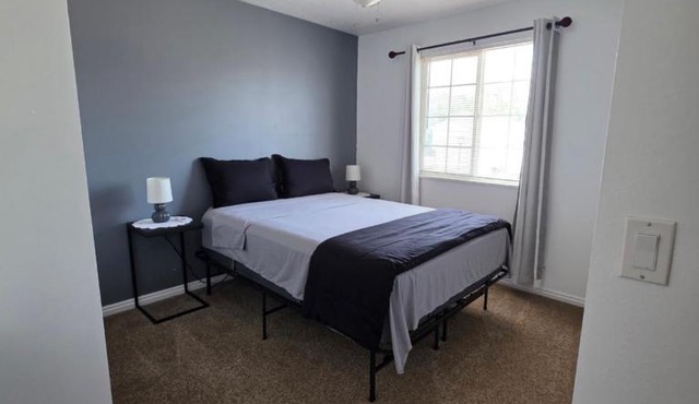 Private Queen Room 12 minutes from SLC Airport free Wifi