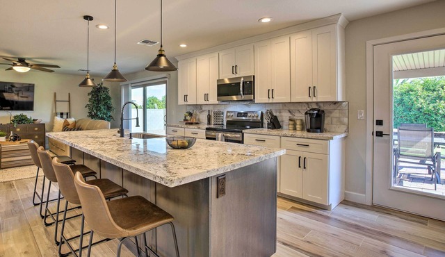 Putting Green, Community Perks: Sun City West Home