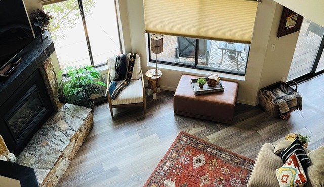 Quaint and Quiet Townhouse in Continental Country Club