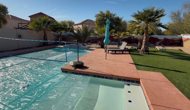 Quiet 4-bedroom house. Oasis back yard pool!
