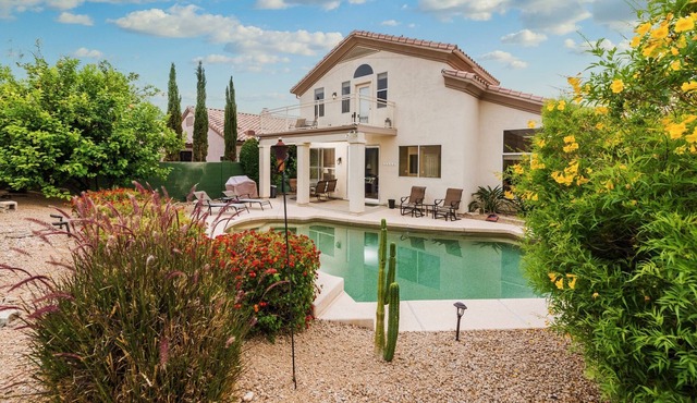 Quiet Home with Mountain View & Pool 4BD/3BTH in family neighborhood - Sleeps 12