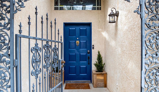 Quiet spacious 2 bedroom home in foothills of Yuma.