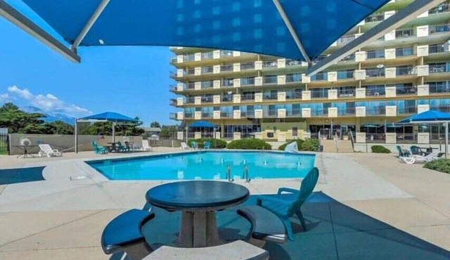 Quiet, Spotless Condo with King Bed for your Getaway!