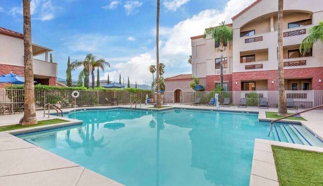 Relax in Modern Suite w/Full Kitchen + Cozy Living Space w/Free Parking