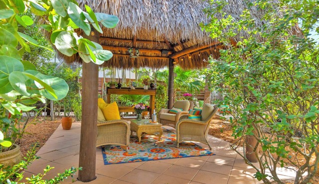 Relaxed Beach living - 1 Bed/1 Bath with Private Garden, steps to Ocean