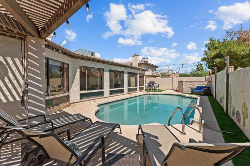 Relaxing 5br W Heated Pool, Billiards & Foosball