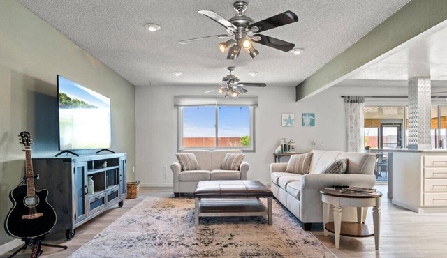 Relaxing Getaway In Sun City 55+ Golf Community!