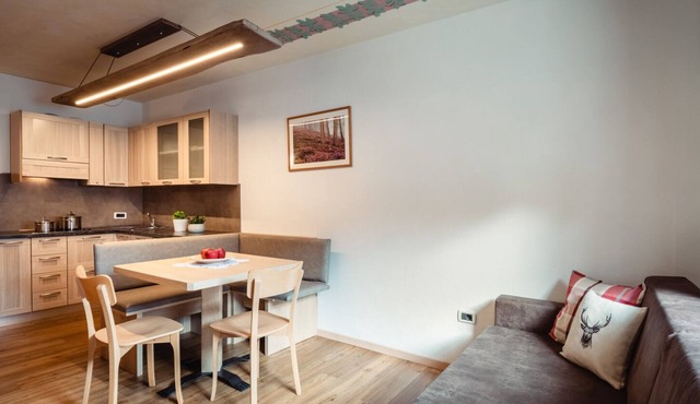Residence Corn - Standard Apartment 6 with Mountain View, Jacuzzi, Wi-Fi & Balcony